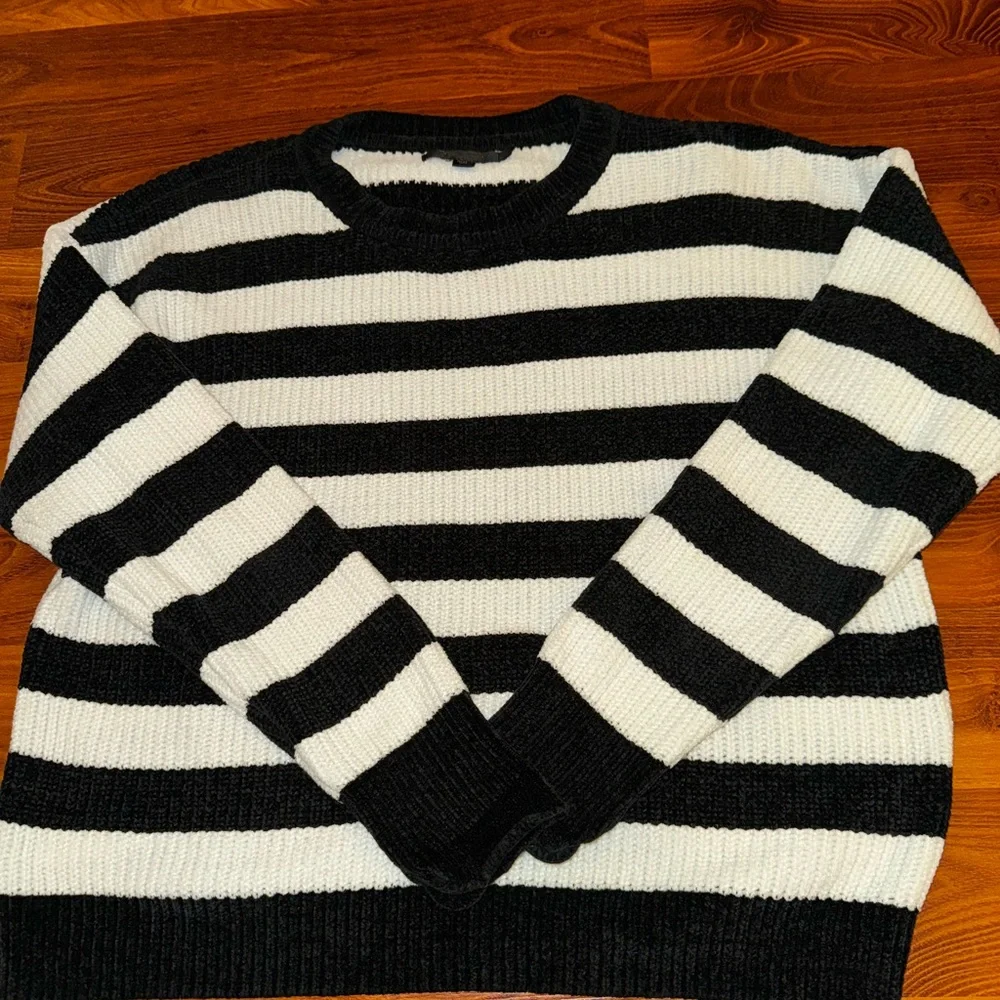 Women Black and White Striped Crewneck Sweater - Picture 1 of 4